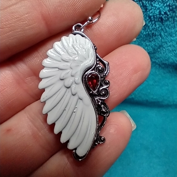 Large white red angel wing wire earrings silvertone - Picture 2 of 4